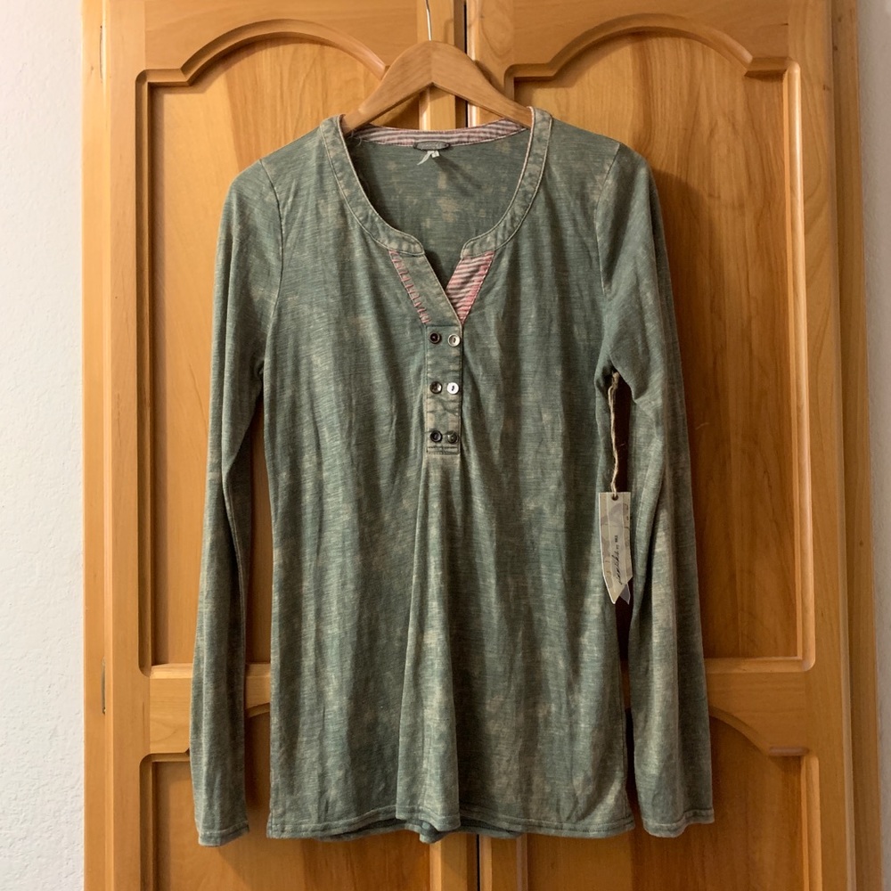 NWT Gimmicks by BKE long sleeve shirt
